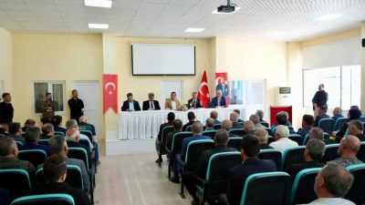 Adıyaman’ın Gölbaşı ilçesinde AK Parti Adıyaman Milletvekili Mustafa Alkayış vatandaşlar