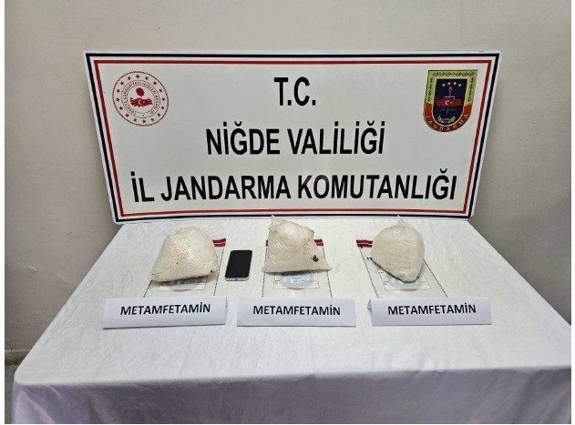 Niğde’de 3 kilo uyuşturucu ele geçirildi Niğde İl Jandarma Komutanlığı ekiplerince yapılan çalışmalarda 3 kilo uyuşturucu