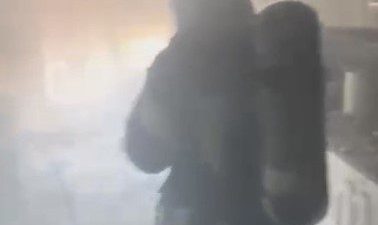 Osmaniye’de bir apartmanın 3’üncü katında çıkan yangın, itfaiye ekipleri tarafından
