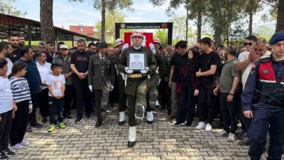 Türk Silahlı Kuvvetleri bünyesinde Hava Savunma Astsubay Kıdemli Başçavuş rütbesiyle