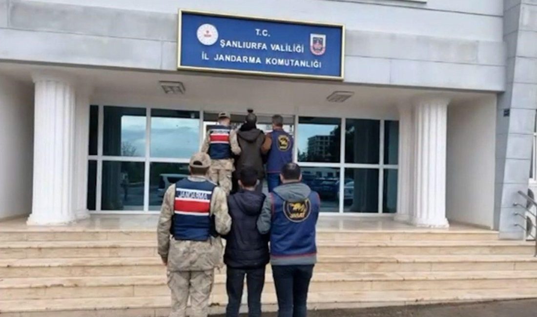Resmi belgede sahteciliğe 2 gözaltı Şanlıurfa’nın Karaköprü ilçesinde resmi bölgede sahtecilik yaptıkları gerekçesiyle haklarında 5’er