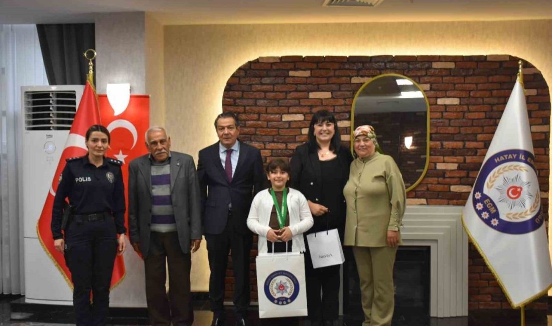 Hatay’da yaşayan 9 yaşındaki şehit kızı Ömür Şimşek, Avustralya’da düzenlenen