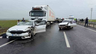 Şanlıurfa’nın Siverek ilçesinde meydana gelen zincirleme trafik kazasında 2 kişi