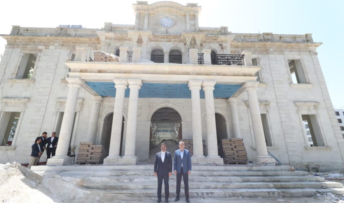 Hatay Valisi Mustafa Masatlı, kentin tarihi yapılarından olan ve depremde