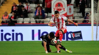 Trendyol Süper Lig’in 32. haftasında Antalyaspor, sahasında Corendon Alanyaspor ile